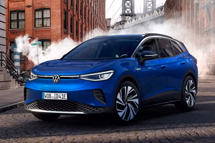  Volkswagen ID.4: 335 km Hiện tại, ID.4 năm chỉ có thể di chuyển được khoảng 335 km sau một lần sạc. Tuy nhiên, theo thông tin từ hãng, từ năm 2024, xe sẽ được nâng cấp pin lên 77 kWh giúp tăng khả năng vận hành và cải tiến hệ thống thông tin giải trí cho xe.