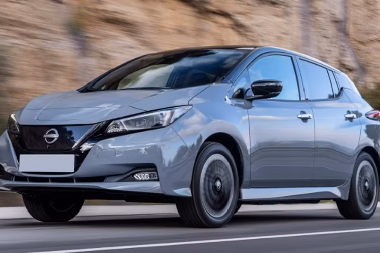  Nissan Leaf: 238 km Theo khảo sát, chiếc xe điện Nissan Leaf có bộ pin 40 kWh và có phạm vi hoạt động khá hạn chế chỉ 238 km trong một lần sạc.