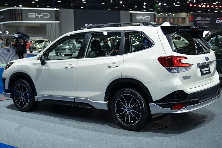 Tất nhiên, Subaru Forester GT 2023 không thể thiếu những trang bị an toàn như 7 túi khí, phanh đĩa trên 4 bánh, hệ thống phân phối mô-men xoắn khi ôm cua và hệ thống trợ lái nâng cao EyeSight 4.0, đi kèm 2 camera âm thanh nổi phía trước.