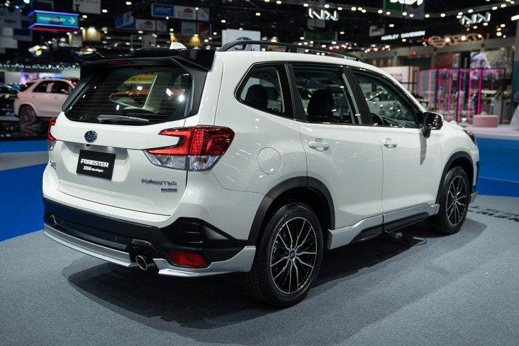 Tại thị trường Thái Lan, xe có 2 phiên bản là 2.0 iL GT LITE và 2.0 iS GT. Giá xe Subaru Forester GT 2023 tương ứng của 2 phiên bản này là 1,52 triệu Baht (khoảng 1,048 tỷ đồng) và 1,66 triệu Baht (1,145 tỷ đồng).