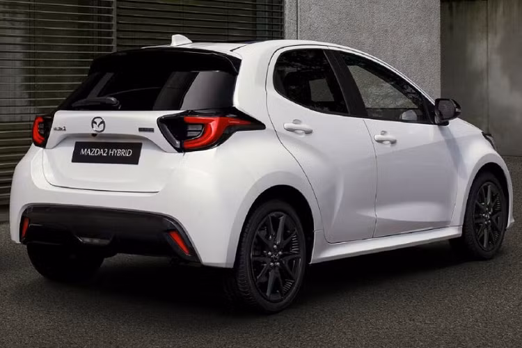 Tại Việt Nam, phiên bản nâng cấp giữa vòng đời của Mazda2 cũng đã bắt đầu được bán ra. Xe sở hữu thiết kế giống với Mazda2 2023 ở thị trường Nhật Bản và Thái Lan đồng thời khác với phiên bản châu Âu. Giá xe Mazda2 ở Việt Nam hiện dao động từ 415 - 519 triệu đồng cho 5 phiên bản.