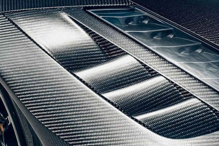 Về sức mạnh của siêu xe Ferrari 458 Challenge nguyên bản chỉ cần 1 phút 16.5 giây để hoàn thành một vòng Fiorano, nhanh hơn 2 giây so với siêu xe F430 Challenge.