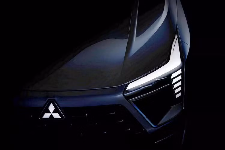 Tuy nhiên, Mitsubishi đã bị phát hiện đăng ký bản quyền thương hiệu cho cái tên Destinator cho Mitsubishi XFC ở Indonesia vào ngày 20/3/2023. Chiếc SUV cỡ nhỏ 5 chỗ này dự kiến sẽ được ra mắt tại Triển lãm ô tô quốc tế Gaikindo Indonesia (GIIAS) vào tháng 8/2023 tới.