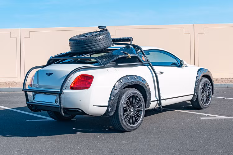 Đến nay, chiếc Bentley Continental GT Speed độ off-road đã 15 tuổi, nhưng chiếc xe này thuộc diện ít sử dụng khi odo hiển thị chỉ 44.474 km. Hiện tại, chiếc xe đang được chào bán ở mức 18.250 USD (tương đương 425 triệu đồng).