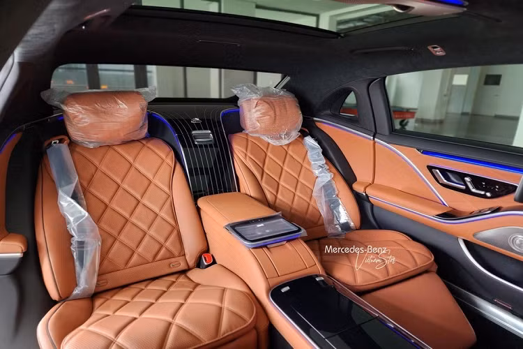 Hiện chưa rõ Cường Đô la tậu chiếc xe siêu sang Mercedes-Maybach S-Class bản S450 hay S680, trước đó, tay chơi này đã bán đi chiếc sedan hạng sang Audi A8L 2022 chỉ mới mua chưa đầy 1 năm và nhiều khả năng, Mercedes-Benz S450 Luxury cũng đã bị thanh lý sau khi anh mua phiên bản xe siêu sang.