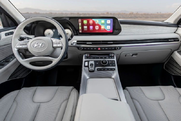 Trước đây, từng có trường hợp TC Motor phủ nhận việc phân phối nhưng những chiếc Palisade bản cũ vẫn được bán ra thị trường. Là chiếc SUV đầu bảng của Hyundai, Palisade 2023 vẫn giữ lại dáng vẻ đồ sộ hầm hố vốn có. Xe sở hữu số đo 3 vòng dài x rộng x cao lần lượt là 4.995 x 1.975 x 1.750 (mm). Chiều dài cơ sở 2.900 mm.