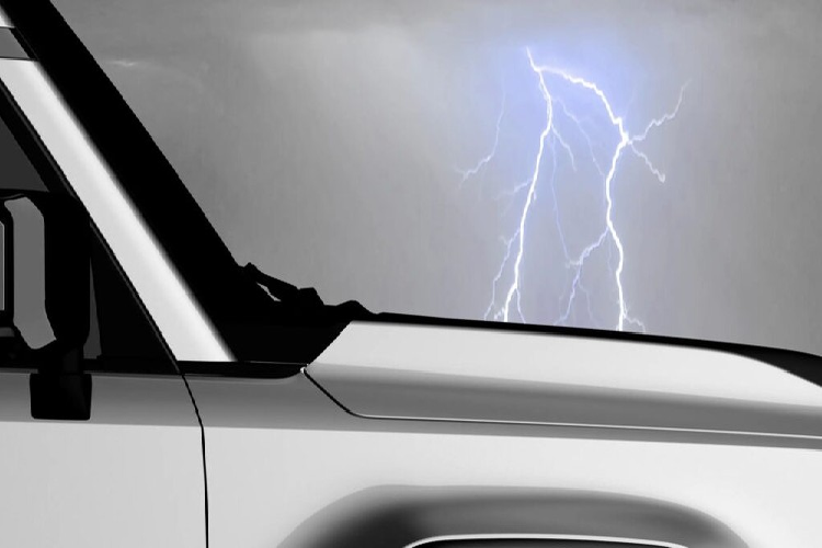 Tùy chọn động cơ thứ hai có thể là máy xăng 4 xi-lanh, tăng áp, dung tích 2.4L, dùng chung với Lexus NX, Lexus RX và Toyota Tacoma thế hệ mới. Động cơ này dự kiến sẽ có sự hỗ trợ của mô-tơ điện, tạo thành hệ truyền động hybrid.