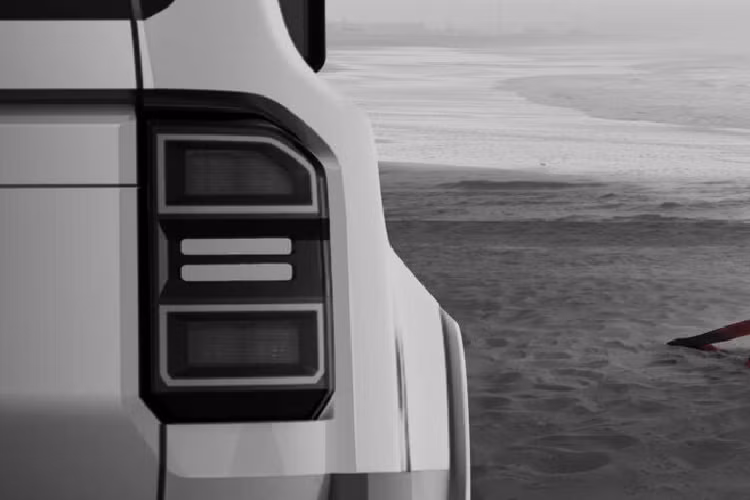 Giới báo chí Nhật Bản cho biết thế hệ mới của mẫu SUV này sẽ có thêm phiên bản GR Sport thể thao, tương tự đàn anh Toyota Land Cruiser 300 Series. Hiện hình ảnh nội thất của Toyota Land Cruiser Prado 2024 vẫn được giữ kín.