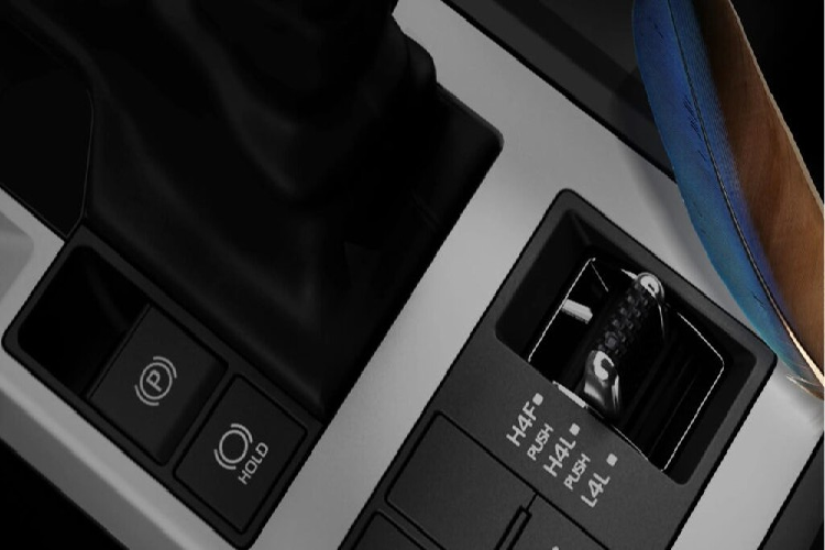 Trong khi đó, ở Land Cruiser Prado thế hệ cũ, động cơ này tạo ra công suất tối đa 201 mã lực và mô-men xoắn cực đại 500 Nm. Động cơ có thể sẽ được tăng sức mạnh lên 221 mã lực và 550 Nm như Toyota Hilux GR Sport.