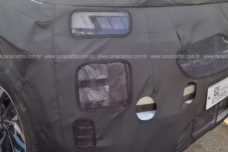 Qua những hình ảnh chụp xe chạy thử trên đường phố, có thể thấy phiên bản nâng cấp dành cho Ấn Độ sẽ có thiết kế khác với Hyundai Creta đang bán ở Đông Nam Á nói chung và Việt Nam nói riêng.