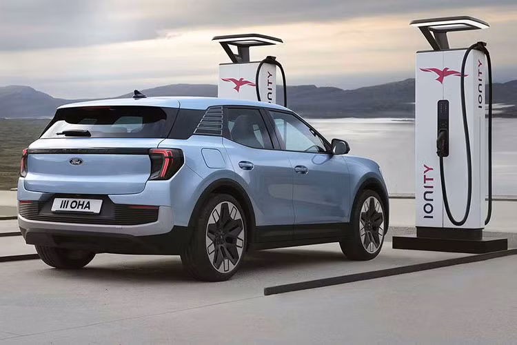 Ford Explorer EV sẽ trở thành chiếc Ford đầu tiên ở châu Âu cung cấp tính năng chuyển làn tự động với công nghệ chuyển làn tự động đi kèm công nghệ bám làn đường.