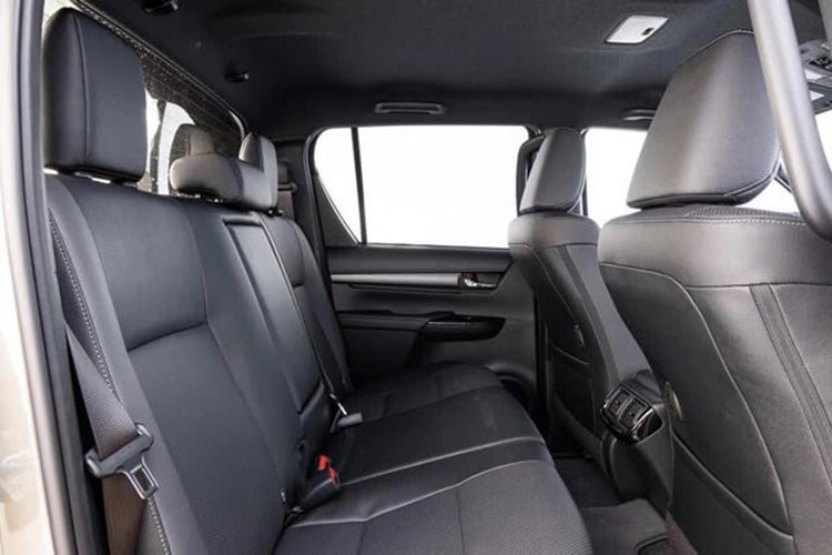 Nhiều khả năng các phiên bản khác của Toyota Hilux 2023 là 4x2 MT, 4x4 AT, 2.8 4x4 MT, 2.8 4x4 AT cũng sẽ sớm được “cập bến” Việt Nam để phục vụ người tiêu dùng.