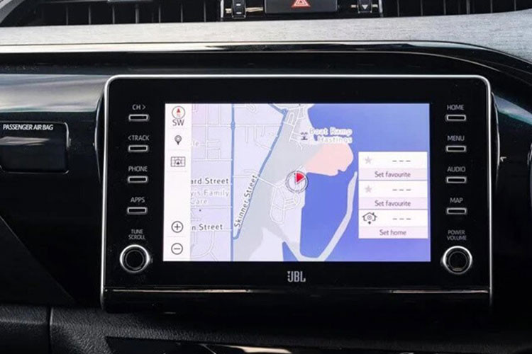 Tuy nhiên, các thông số về sức mạnh động cơ không có sự thay đổi. Cung cấp sức mạnh cho Hilux 2023 vẫn là loại diesel 2.4L, 4 xy-lanh. Khối động cơ này sản sinh công suất 148 mã lực tại 3.400 vòng/phút, mô-men xoắn cực đại 400 Nm tại 1.600 vòng/phút.