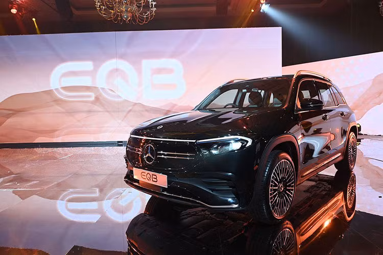 Tại Thái Lan, giá xe Mercedes-Benz EQB 250 AMG Line được chào bán với giá 3.020.000 baht (khoảng 2,09 tỷ đồng). Dự đoán, mẫu xe này sẽ sớm được về Việt Nam trong năm nay.