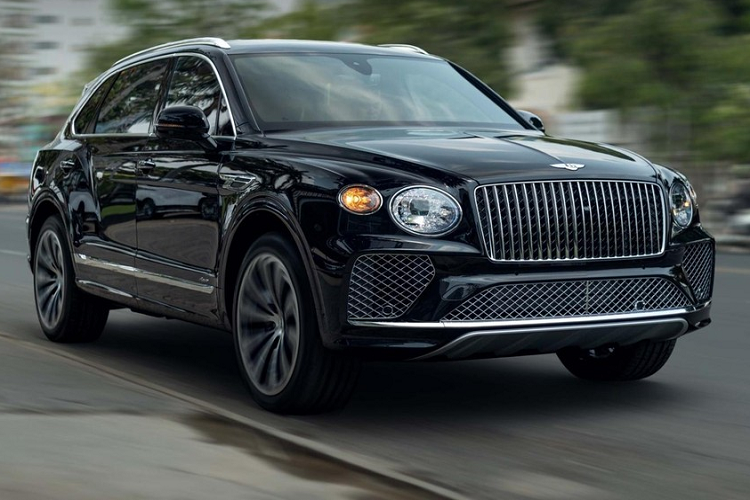 Sau 7 năm, danh sách các phiên bản của dòng xe Bentley Bentayga đã gần đạt con số 10, 1 trong các mẫu xe mới nhất, hấp dẫn nhất của hãng chính là Bentley Bentayga EWB 2023 mới.