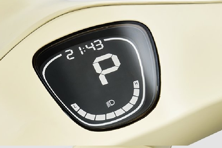 Cuối cùng là tính năng kết nối với điện thoại thông minh của người dùng. Nhờ đó, người dùng có thể theo dõi dung lượng pin, quãng đường đã đi và định vị xe bằng GPS qua điện thoại thông minh.