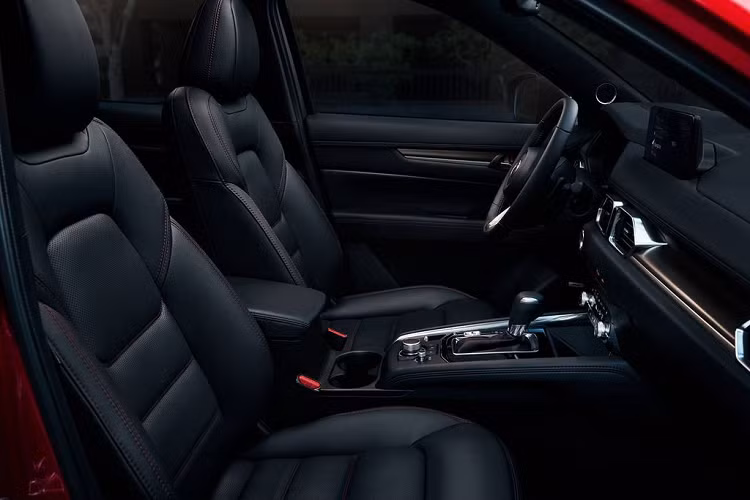 Lưới tản nhiệt thiết kế mới, cụm đèn chiếu sáng LED Projector tích hợp tính năng cảm biến tự động bật/tắt và mở rộng/cân bằng góc chiếu. Đèn sương mù được loại bỏ. Cản trước và bộ khuếch tán được mở rộng mang đến cái nhìn mạnh mẽ hơn.