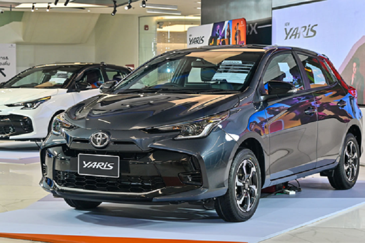 Về an toàn, mẫu xe hatchback cỡ B này chỉ có hệ thống chống bó cứng phanh ABS, phân bổ lực phanh điện tử EBD, trợ lực phanh BA, cân bằng điện tử, kiểm soát lực kéo, khóa cửa tự động, 7 túi khí, móc ghế trẻ em, phanh đĩa trước và phanh tang trống sau tiêu chuẩn.