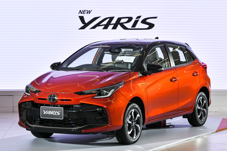 Ở hai bản cao cấp, Toyota Yaris 2023 được bổ sung camera lùi, hệ thống mã hóa động cơ, hệ thống báo động chống trộm và gói công nghệ an toàn chủ động Toyota Safety Sense, bao gồm những tính năng như cảnh báo tiền va chạm hay phanh tự động khẩn cấp.