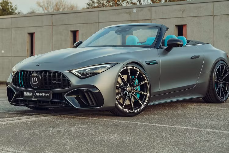 Fostla đã kết hợp cùng đối tác thân quen - Brabus thực hiện nâng cấp bộ mâm cho chiếc Mercedes-AMG SL63 đặc biệt. Mâm nguyên bản đã được thay đổi bằng bộ mâm Monoblock Z Platinum Edition 22 inch nổi tiếng của hãng độ, kết hợp lốp xe Continental Sport Contact 6.