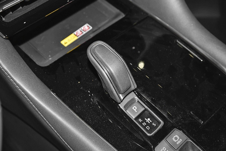 Tại thị trường Trung Quốc, Toyota Crown Vellfire 2024 chỉ có 1 loại động cơ là hệ truyền động hybrid, bao gồm máy xăng 4 xi-lanh, dung tích 2.5L và mô-tơ điện, tạo ra công suất tổng cộng 211 mã lực.