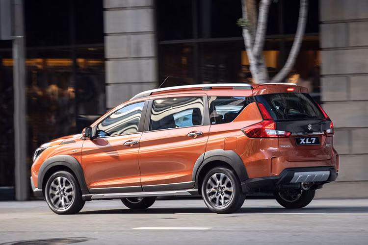 Ngoài việc bổ sung động cơ hybrid cho Suzuki XL7, hãng xe Nhật Bản hiện vẫn chưa công bố bất kỳ thông tin nào khác liên quan đến việc nâng cấp mẫu xe XL7. Mẫu MPV hiện được phân phối tại Việt Nam với 2 phiên bản, đi kèm mức giá 600 -640 triệu đồng.