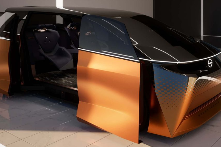 Nissan Hyper Tourer Concept có không gian nội thất mang thiết kế như một phi thuyền trong phim viễn tưởng với ghế trước có thể xoay 360 độ và quay mặt về phía ghế sau.
