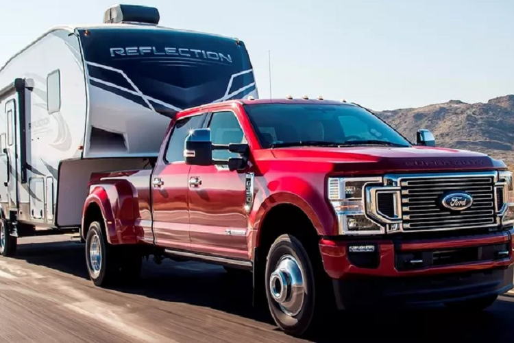 Trong số các mẫu F-Series của Ford, F-150 là mẫu bán tải cỡ lớn được người chơi xe "chịu chơi" ở Việt Nam lựa chọn. Đa số xe F-150 tại VN thuộc phiên bản Raptor với hơn 30 chiếc, ngoài ra còn có các bản Limited, Platinum cũng được người chơi săn đón do tính độc đáo, khác biệt đám đông. Tại nước ta, mẫu xe bán tải này có giá hơn 5 tỷ đồng