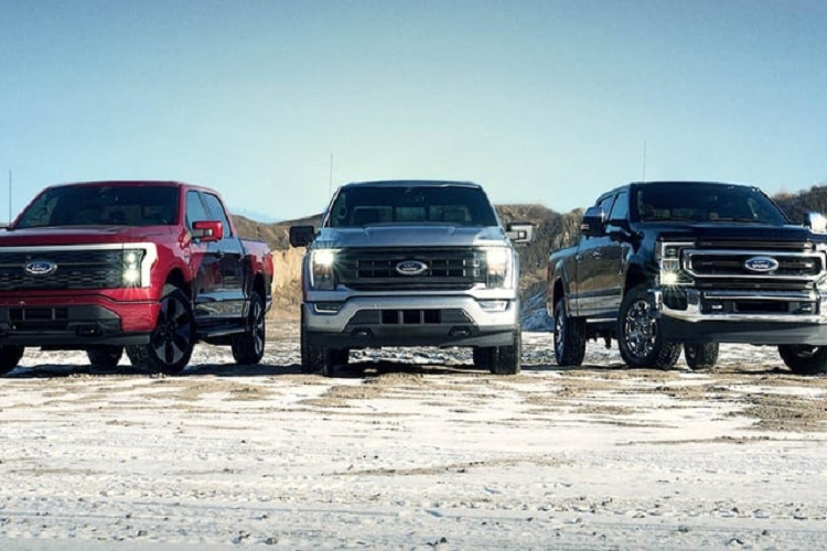 Thị trường Mỹ luôn ưu ái những chiếc bán tải, đặc biệt là những chiếc xe tải/bán tải nội địa. Và Ford F-Series đại diện cho gu mua xe của người Mỹ. Trong năm 2022 vừa qua, Ford F-Series tại Mỹ với các mẫu như F-150, F-250, F-350, F-450, F-550, F-650 và F-750 đã bán được hơn 640.000 chiếc, giảm mạnh so với thành tích năm 2023 (726.004 xe).