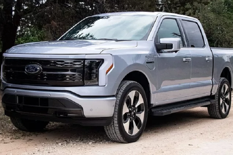 Kumar Galhotra, chủ tịch Ford Blue cho biết: “Khả năng dự đoán nhu cầu của khách hàng, liên tục đổi mới và cung cấp khả năng và hiệu suất tốt nhất trong phân khúc của đội xe Ford đã giúp F-Series luôn dẫn đầu về doanh số bán hàng. Chúng tôi rất vinh dự vì khách hàng đã giúp chúng tôi đạt được cột mốc quan trọng này trong hơn bốn thập kỷ qua."