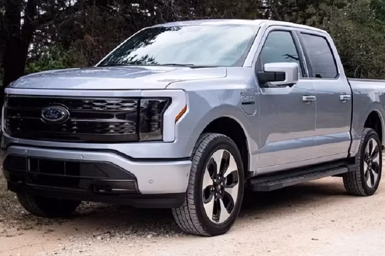 Kumar Galhotra, chủ tịch Ford Blue cho biết: “Khả năng dự đoán nhu cầu của khách hàng, liên tục đổi mới và cung cấp khả năng và hiệu suất tốt nhất trong phân khúc của đội xe Ford đã giúp F-Series luôn dẫn đầu về doanh số bán hàng. Chúng tôi rất vinh dự vì khách hàng đã giúp chúng tôi đạt được cột mốc quan trọng này trong hơn bốn thập kỷ qua."