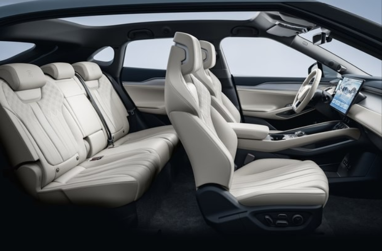 Nó được phát triển trên khung gầm có kích thước chiều dài, rộng và cao lần lượt là 4840/1950/1560 mm với chiều dài cơ sở 2930mm. Nó có nội thất 5 chỗ ngồi. Xe có góc tới 16° và góc khởi hành 19°. Chiếc xe sẽ có sẵn dưới dạng SUV một động cơ, dẫn động cầu sau, động cơ kép, dẫn động bốn bánh.