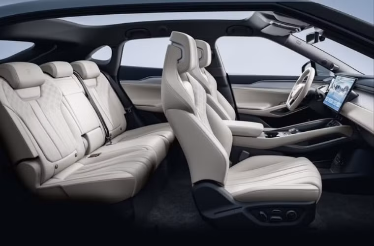 Nó được phát triển trên khung gầm có kích thước chiều dài, rộng và cao lần lượt là 4840/1950/1560 mm với chiều dài cơ sở 2930mm. Nó có nội thất 5 chỗ ngồi. Xe có góc tới 16° và góc khởi hành 19°. Chiếc xe sẽ có sẵn dưới dạng SUV một động cơ, dẫn động cầu sau, động cơ kép, dẫn động bốn bánh.