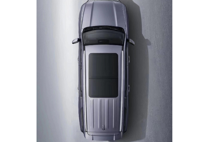 Haval H5 2023 là mẫu SUV cỡ lớn được phát triển dựa trên cơ sở gầm bệ của xe bán tải King Kong Cannon, trong đó, Haval H5 thế hệ mới được trang bị phong cách thiết kế rất độc đáo so với bản trước, đầu tiên chúng ta có thể nhận ra mặt tiền của xe đã có sự khác biệt với viền lưới tản nhiệt dày dặn, đường viền nan kép và đèn pha đa giác hai bên khiến chiếc xe này trông rất cứng cáp.