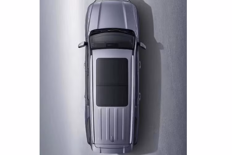 Haval H5 2023 là mẫu SUV cỡ lớn được phát triển dựa trên cơ sở gầm bệ của xe bán tải King Kong Cannon, trong đó, Haval H5 thế hệ mới được trang bị phong cách thiết kế rất độc đáo so với bản trước, đầu tiên chúng ta có thể nhận ra mặt tiền của xe đã có sự khác biệt với viền lưới tản nhiệt dày dặn, đường viền nan kép và đèn pha đa giác hai bên khiến chiếc xe này trông rất cứng cáp.