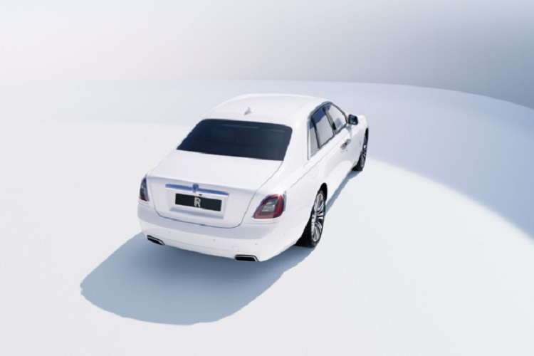 Ví dụ, khung ghế sau và các bộ phận cốp khác được thiết kế để rung ở một tần số thấp cụ thể. Hay như động cơ V12 tăng áp kép trên Rolls-Royce Ghost 2023 mới cũng được hiệu chỉnh để tạo ra âm thanh dễ chịu, êm ái.