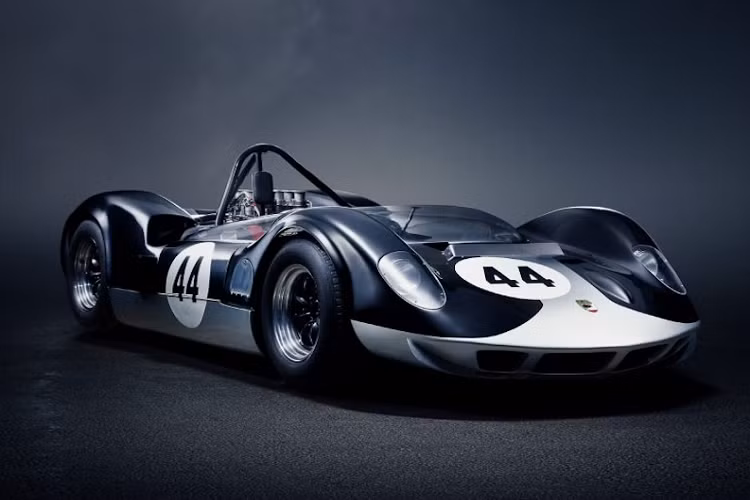 Nói về MP4/4, lô 15 chiếc xe đầu tiên được đánh số riêng lẻ nhằm đánh dấu 15 chiến thắng mà chiếc xe đua Công thức 1 huyền thoại đạt được. Người hâm mộ F1 biết rằng một trong những chiếc xe thành công nhất từ trước đến nay, đã giành chiến thắng 15 trong tổng số 16 cuộc đua trong mùa giải 1988 khó quên.