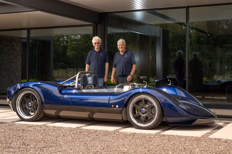 Bảng mô tả công việc của Steve Nichols gắn liền với thương hiệu McLaren và những mẫu xe lừng danh do anh ấy thiết kế, gồm McLaren MP4/3 và MP4/4 mang tính biểu tượng. Mặc dù Steve Nichols có đầu quân cho vài thương hiệu xe khác như Ferrari, Jaguar, Jordan, Sauber nhưng rồi cùng cũng trở lại McLaren vào cuối những năm 1990.