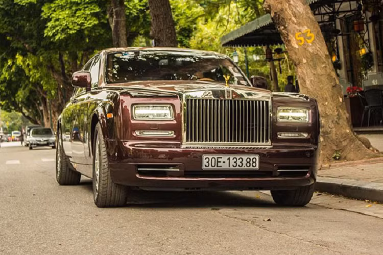 Hiện chưa rõ là phía ngân hàng OCB có tổ chức đấu giá lần thứ 6 cho chiếc xe siêu sang Rolls-Royce Phantom Sacred Fire này hay không và nếu có, mức giảm sẽ ra sao. Trước đó, giá khởi điểm cho lần đấu giá thứ 5 là 19,4 tỷ đồng, đã giảm 1 tỷ đồng so với lần đấu giá bất thành gần nhất.