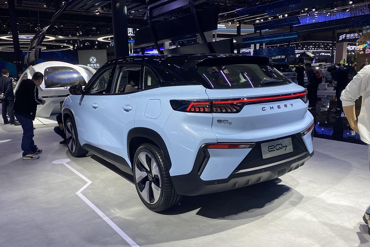Theo kế hoạch, Chery eQ7 sẽ chính thức được bán ra tại thị trường Trung Quốc vào nửa cuối năm nay. Mức giá xe điện Chery eQ7 2023 dự kiến dao động trong khoảng từ 150.000 - 200.000 Nhân dân tệ (tương đương 512 - 683 triệu đồng).
