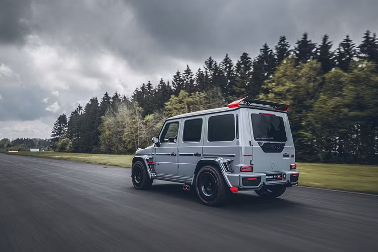 Thậm chí, Brabus 900 Rocket Edition có giá ở nước ngoài bằng với giá xe Mercedes-AMG G63 đã đóng các loại thuế ở Việt Nam đang được các công ty nhập khẩu tư nhân rao bán. Nếu ai đó có ý định đặt mua xe, cái giá phải trả để sở hữu Brabus 900 Rocket Edition tại Việt Nam, đăng ký biển trắng có thể trên 40 tỷ đồng nếu đi đúng đường.