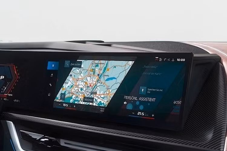 BMW XM hoàn toàn mới là chiếc xe có rất nhiều cái đầu tiên: mẫu xe hiệu suất cao đầu tiên của thương hiệu M, mẫu xe đầu tiên sử dụng động cơ plug-in hybrid và là sản phẩm đầu tiên của thương hiệu M không được phát triển dựa trên bất kỳ mẫu xe BMW có sẵn nào.