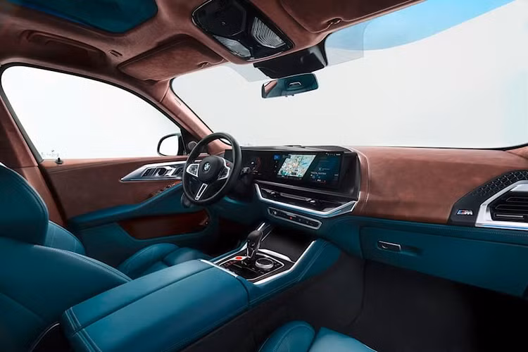 Trung Quốc đã giảm mức thuế từ 25% xuống 15% vào mùa hè năm 2018, nhưng các chi phí khác gia tăng (bao gồm các khoản phí bổ sung) vẫn còn khá đáng kể. Tuy nhiên, nhà sản xuất ôtô Đức không cần phải quá lo lắng về điều này vì họ kỳ vọng Mỹ sẽ là thị trường lớn nhất của XM. Và mức giá gần 8 tỷ đồng tại Trung Quốc của XM mới chỉ là cho bản cơ sở..