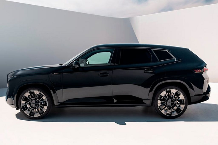 Mức giá đắt đỏ này không phải quá bất ngờ khi mẫu xe SUV BMW XM 2023, giống như hầu hết các xe SUV của nhà sản xuất ô tô Đức, được sản xuất tại Mỹ, đặc biệt là tại nhà máy sản xuất khổng lồ Spartanburg, Nam Carolina của BMW.