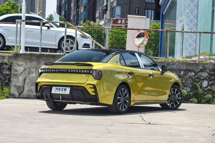 Cụ thể, Lynk &amp; Co Auto đã chính thức thông báo sẽ bổ sung thêm 303 chiếc Lynk &amp; Co 03 phiên bản giới hạn và sẽ mở bán công khai vào ngày 13 tháng 9, việc tung ra bản giới hạn này nhằm đáp ứng nhu cầu của khách hàng trẻ tuổi tại Trung Quốc muốn sở hữu 1 mẫu xe hiếm. 303 chiếc xe này sẽ chia thành 3 bản khác nhau.