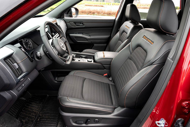 Hiện chưa có hình ảnh nội thất của Nissan Pathfinder 2024. Chỉ biết rằng, xe sẽ được trang bị nội thất 3 hàng ghế với 7 chỗ ngồi. Nếu cũng giống ngoại thất thì nội thất của xe có thể sẽ được thiết kế tương tự phiên bản concept từng xuất hiện hồi đầu năm nay.