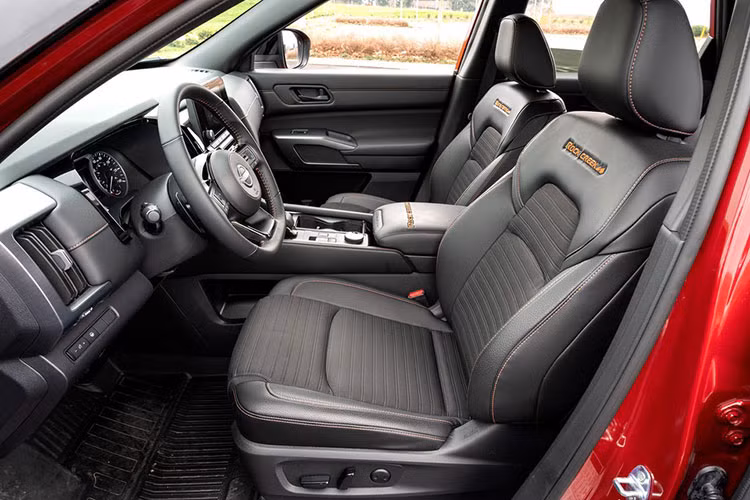 Hiện chưa có hình ảnh nội thất của Nissan Pathfinder 2024. Chỉ biết rằng, xe sẽ được trang bị nội thất 3 hàng ghế với 7 chỗ ngồi. Nếu cũng giống ngoại thất thì nội thất của xe có thể sẽ được thiết kế tương tự phiên bản concept từng xuất hiện hồi đầu năm nay.