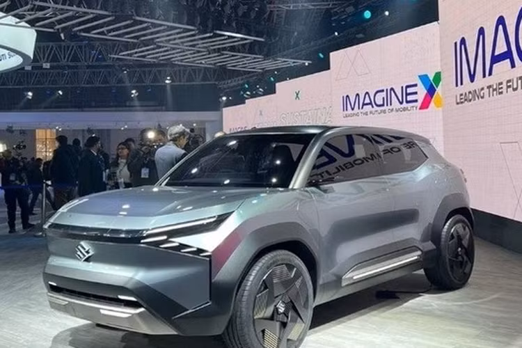 Ngoài ra, khách hàng cũng có thể tham khảo bản dựng đồ họa của SUV điện Suzuki eVX 2024 do nghệ sĩ kỹ thuật số Theottle phác họa, dựa theo bản concept ra mắt tại Ấn Độ kết hợp với những hình ảnh xe chạy thử trong thời gian gần đây.