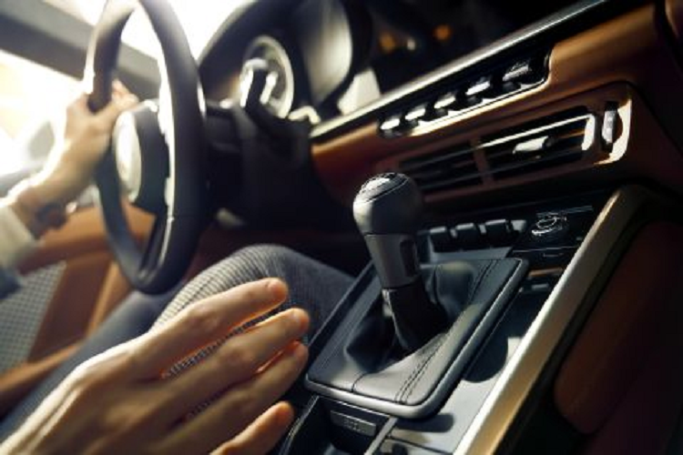 Đại lý Porsche Redwood City đã bổ sung thêm số tiền 250.000 đô la vào giá bán của xe, khiến người này sốc và chia sẻ nó lên mạng xã hội, việc này đã làm tăng giá bán của chiếc xe Porsche 911 Sport Classic 2023 lên 538.910 đô la, tương đương 86,5%.