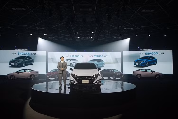 Tại thị trường Thái Lan, Nissan Almera 2023 có tổng cộng 4 phiên bản, bao gồm E, EL, V và VL. Giá bán của mẫu sedan hạng B này dao động từ 549.000 - 699.000 Baht (khoảng 381 - 486 triệu đồng). 